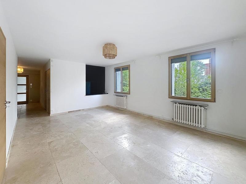 Maison - 221 m² - 6 pièces