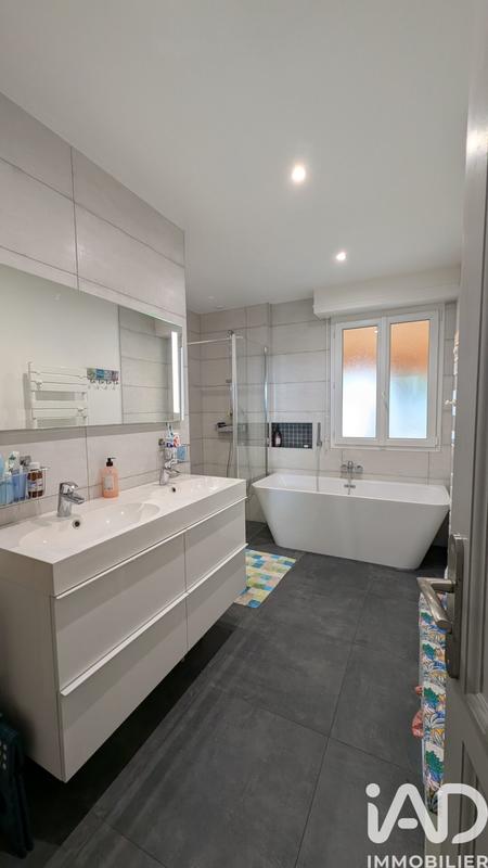 Maison - 174 m² - 6 pièces