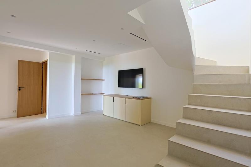 Maison - 359 m² - 10 pièces