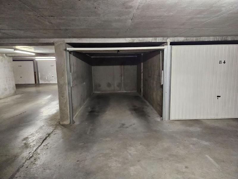 Parking / Garage