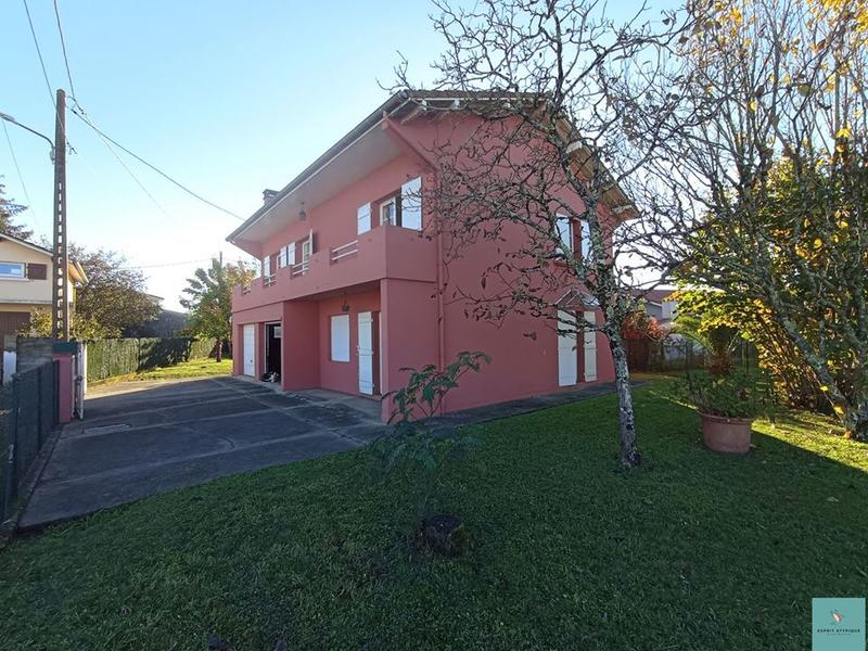 Maison traditionnelle - 171 m² - 7 pièces