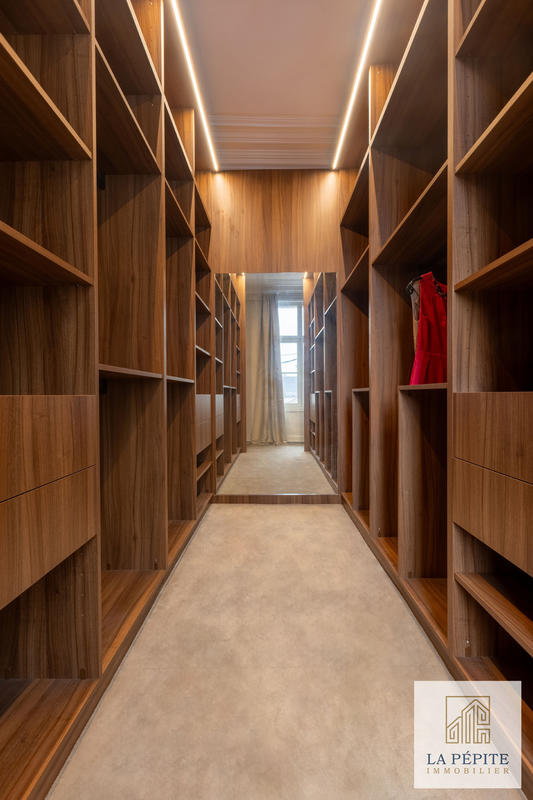 Maison - 306 m² - 10 pièces