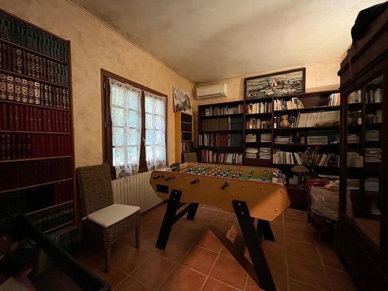 Maison - 313 m² - 9 pièces