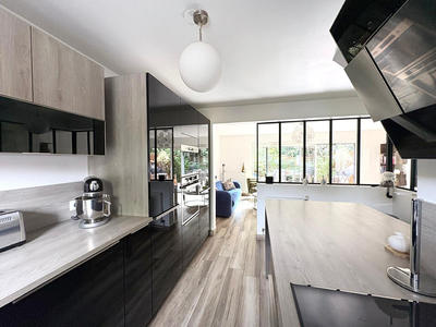 Maison - 92 m² - 5 pièces