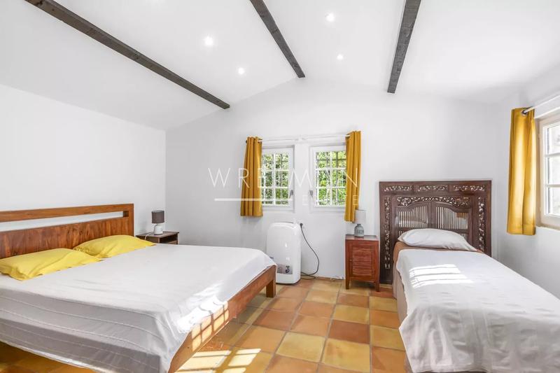 Villa - 208 m² - 6 pièces