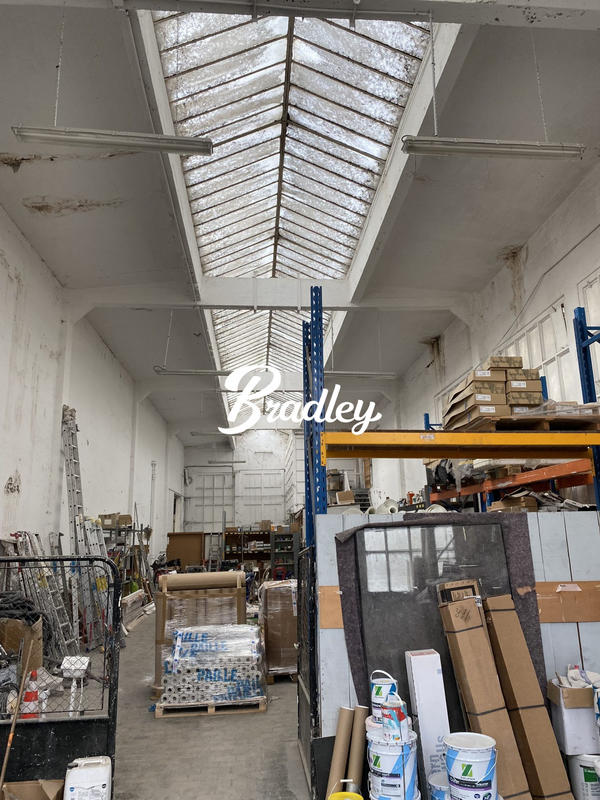 Local d'activités - 2 500 m²