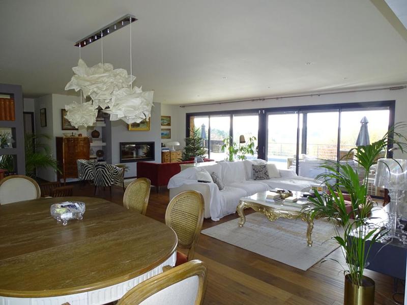 Maison - 243 m² - 8 pièces