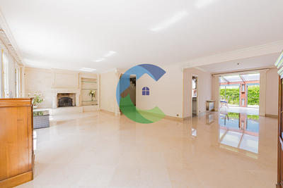 Maison - 215 m² - 8 pièces