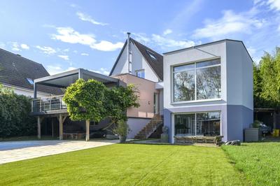 Maison - 305 m² - 7 pièces