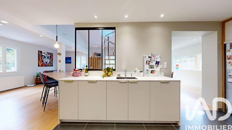 Maison - 202 m² - 7 pièces