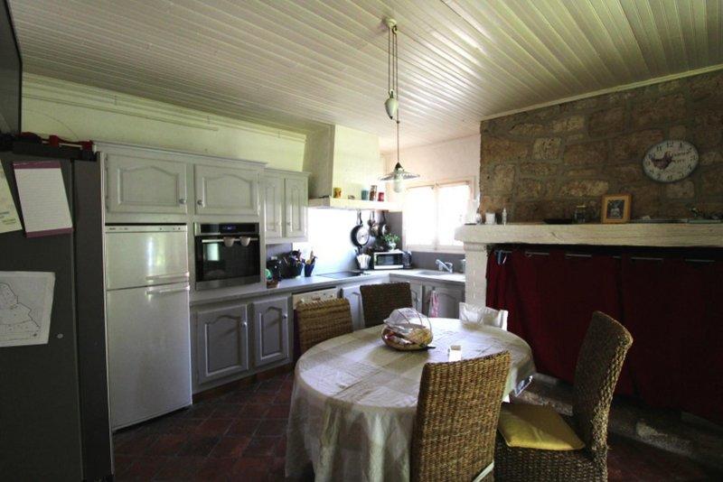 Propriété - 253 m² - 8 pièces