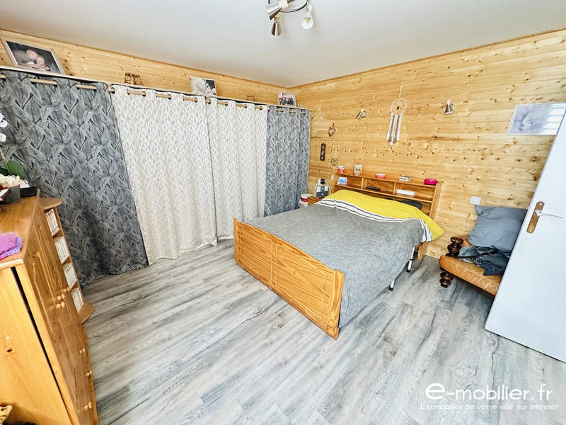 Maison - 299 m² - 12 pièces