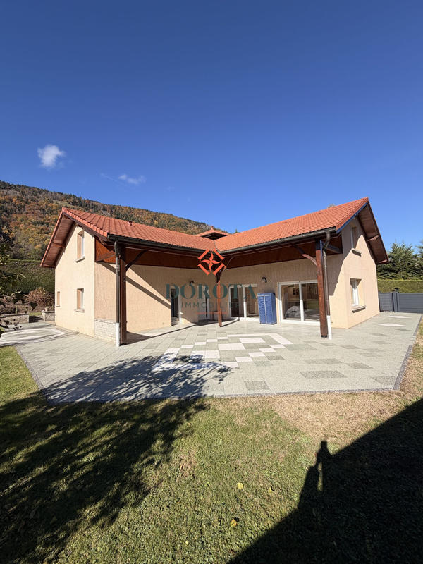 Maison traditionnelle - 162 m² - 5 pièces