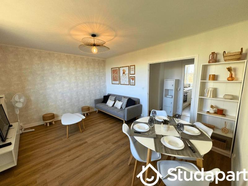 Chambre - 11 m² - 1 pièce