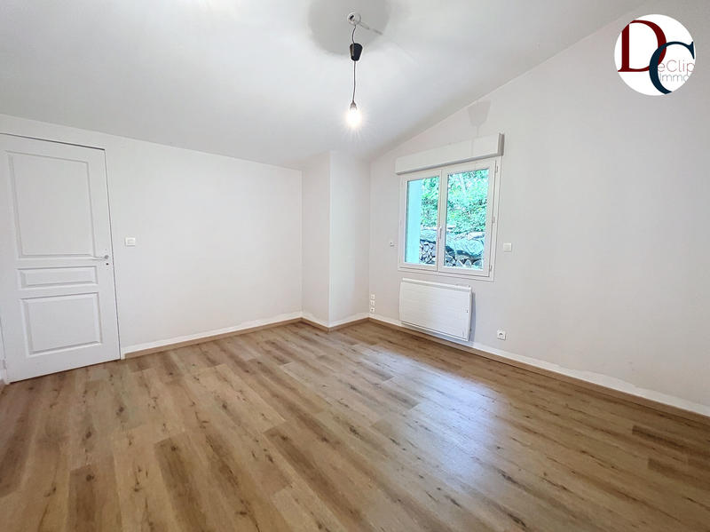 Maison - 340 m² - 9 pièces