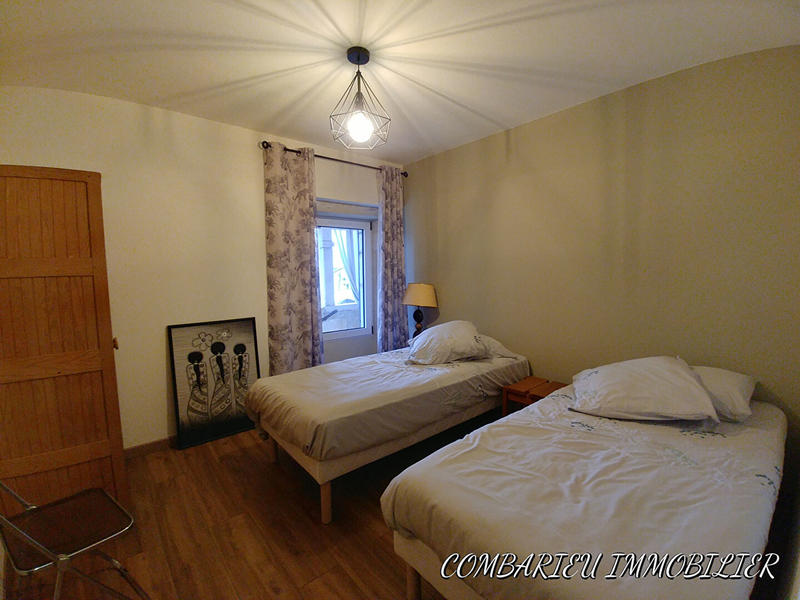 Maison - 240 m² - 7 pièces