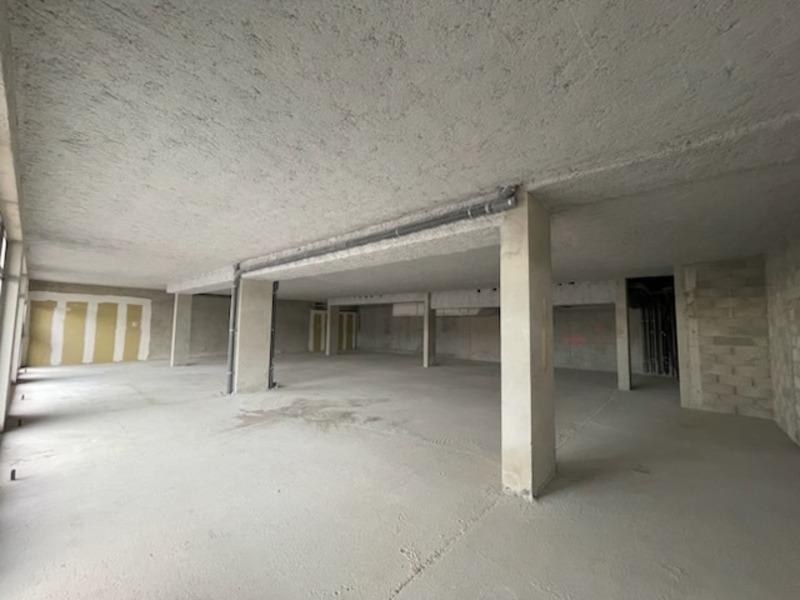 Local commercial - 140 m² - 1 pièce