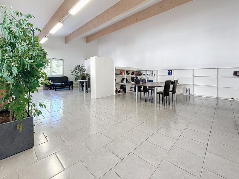Bureau - 143 m²