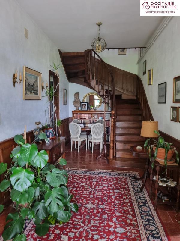 Maison - 212 m² - 12 pièces