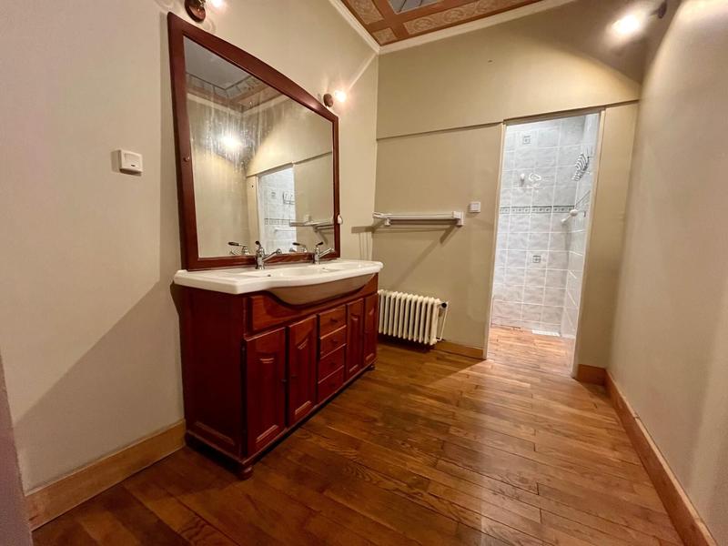 Maison - 287 m² - 10 pièces