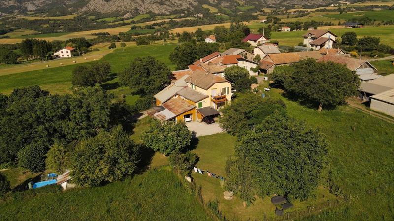 Maison - 280 m² - 9 pièces