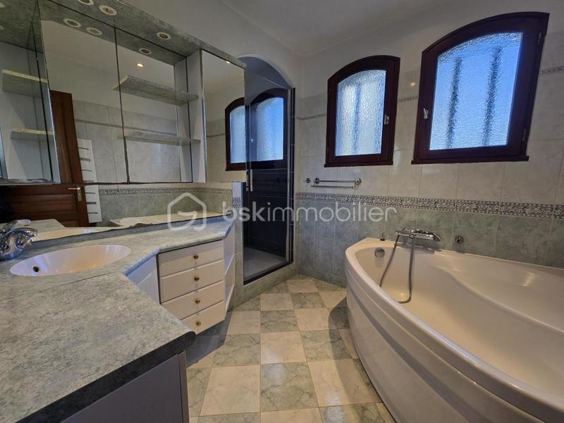 Maison - 178 m² - 6 pièces