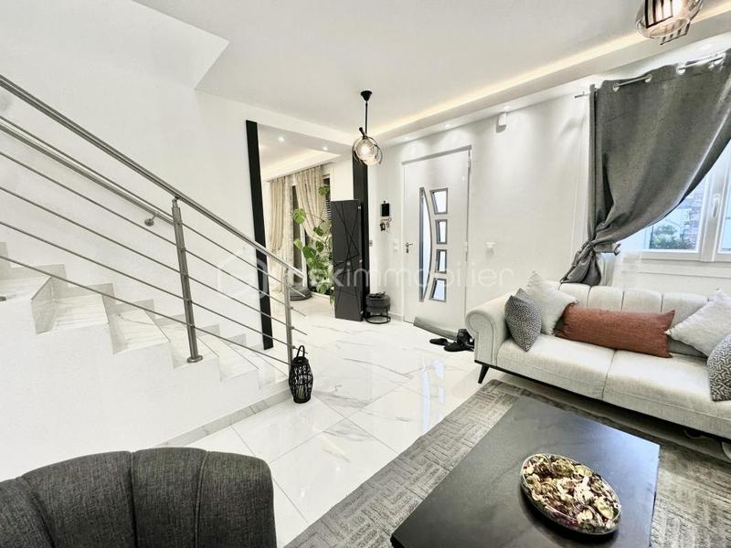 Maison - 140 m² - 8 pièces