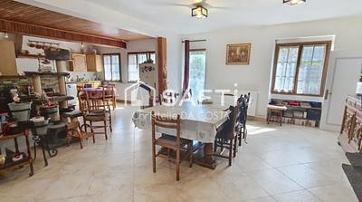 Maison - 200 m² - 6 pièces