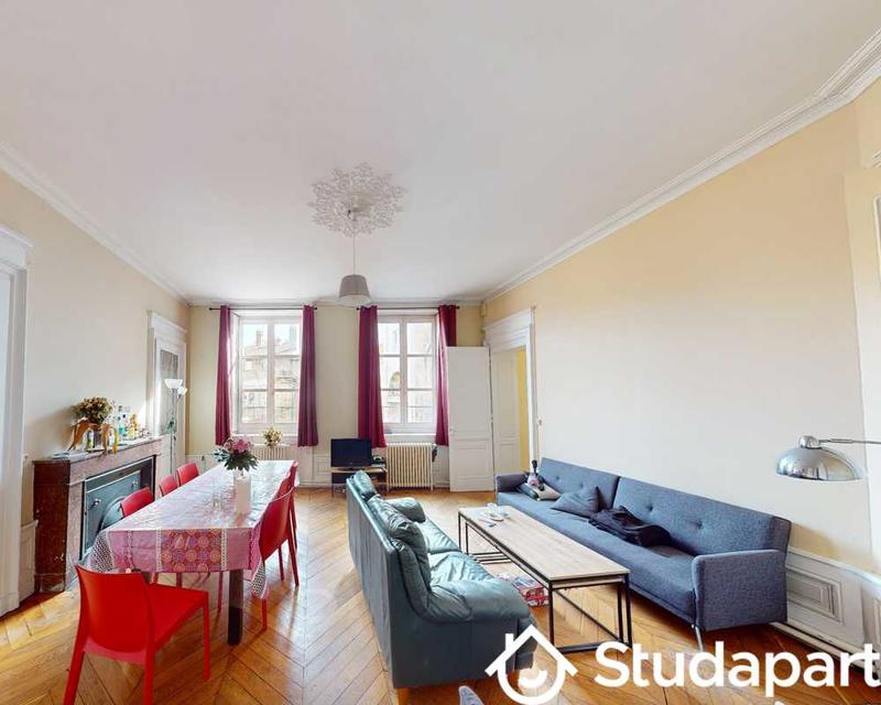 Chambre - 240 m² - 1 pièce