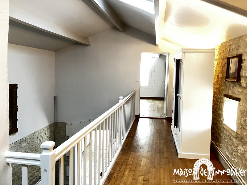 Maison - 253 m² - 7 pièces