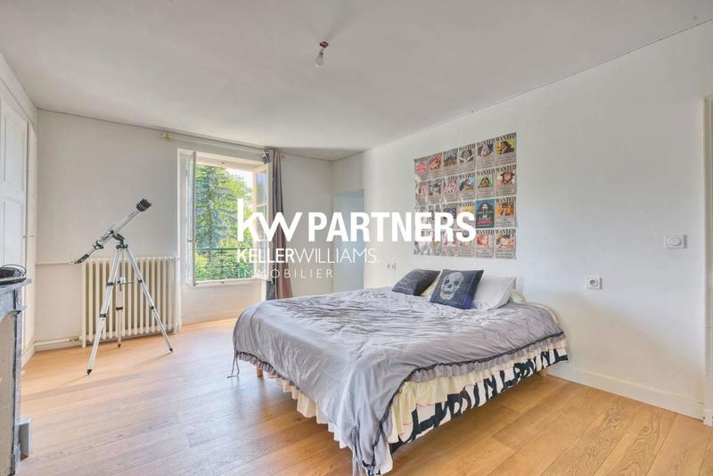 Demeure - 351 m² - 8 pièces