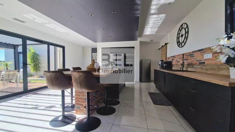 Maison - 205 m² - 7 pièces