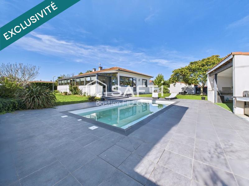 Maison - 237 m² - 7 pièces