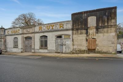 Maison - 900 m² - 1 pièce