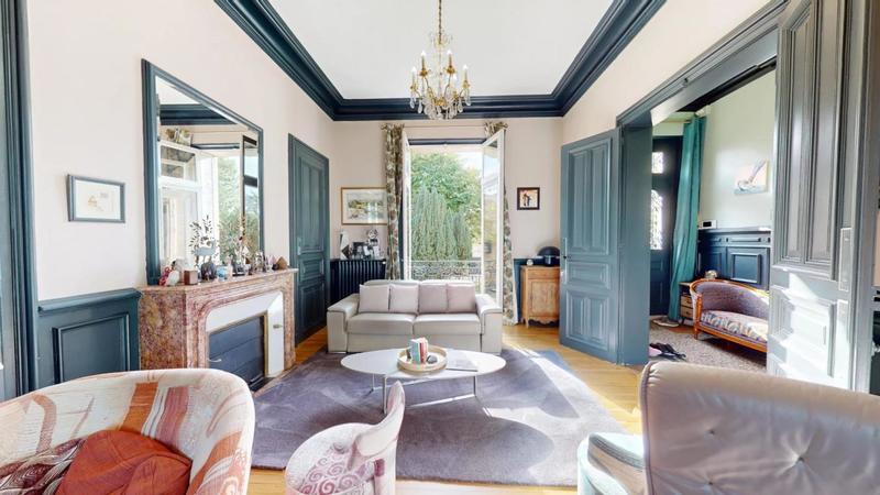 Maison de maîtres - 251 m² - 9 pièces