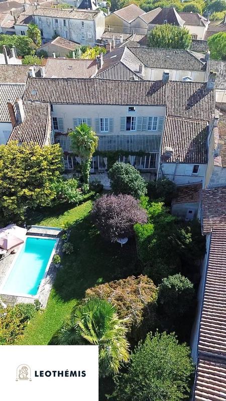 Maison - 362 m² - 14 pièces