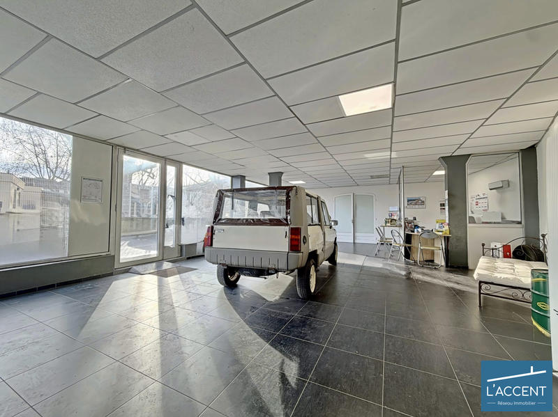 Fonds de commerce - 604 m²