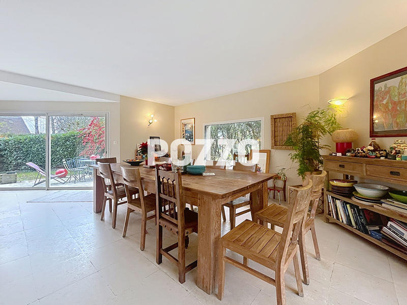 Maison - 184 m² - 8 pièces