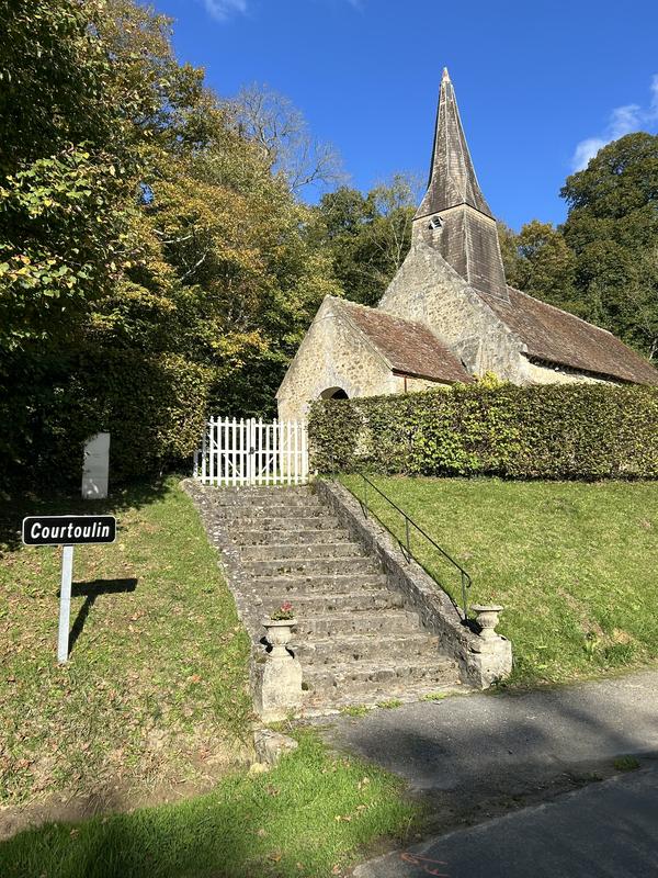 Visite de l'église Saint-Hilaire de Courtoulin à Bazoches-sur-Hoëne