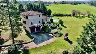 Maison traditionnelle - 139 m² - 5 pièces