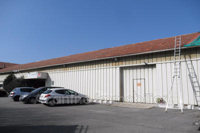 Local commercial - 1 600 m²