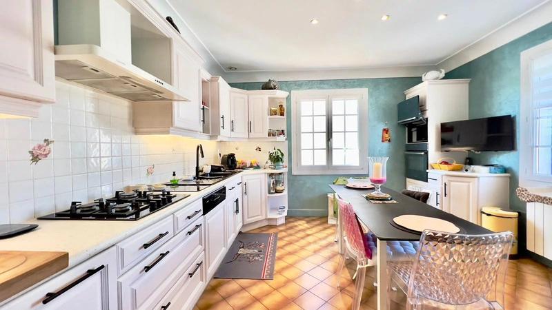 Maison - 349 m² - 10 pièces