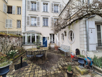 Maison - 305 m² - 11 pièces