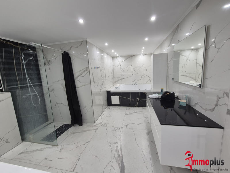 Maison - 200 m² - 6 pièces