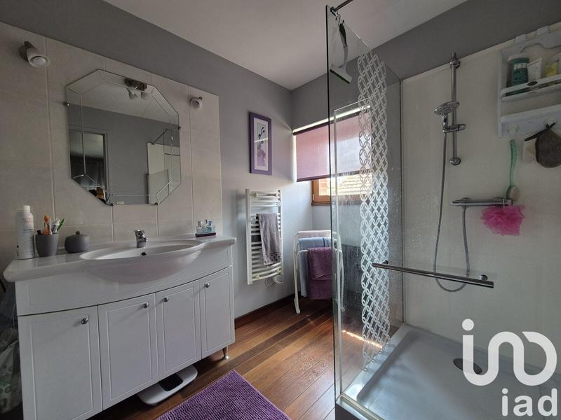 Maison - 243 m² - 8 pièces