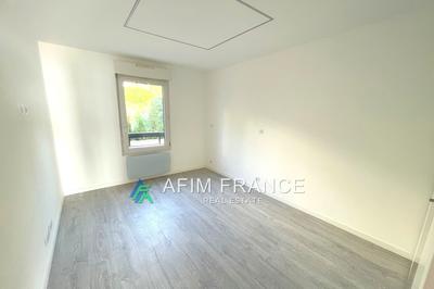 Appartement - 79 m² - 4 pièces