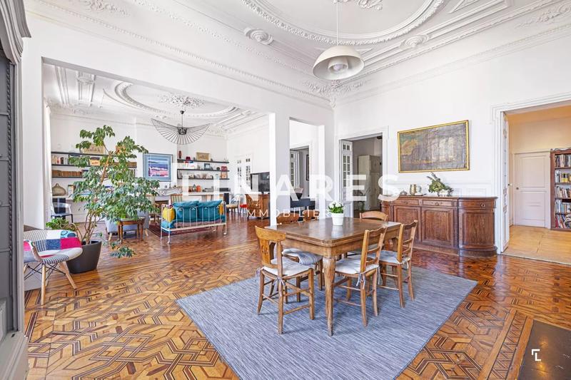 Appartement - 221 m² - 5 pièces