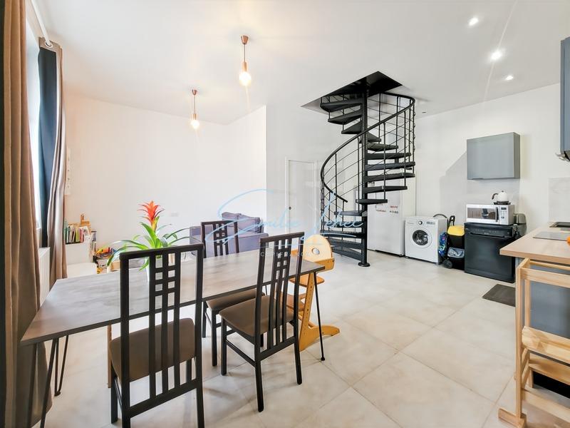 Immeuble - 92 m² - 6 pièces