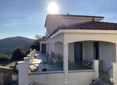 Maison - 170 m² - 12 pièces