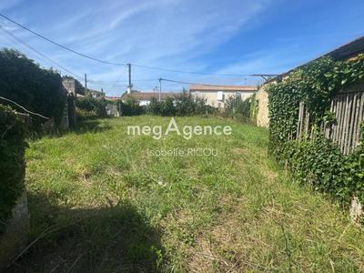Terrain constructible - 715 m²